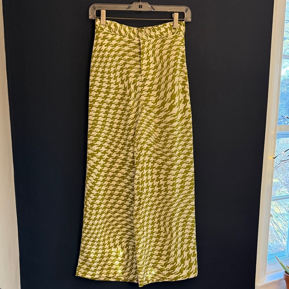 Urban Outfitters Green Print Wide Leg Pants Small High Rise Culottes. Perfect!